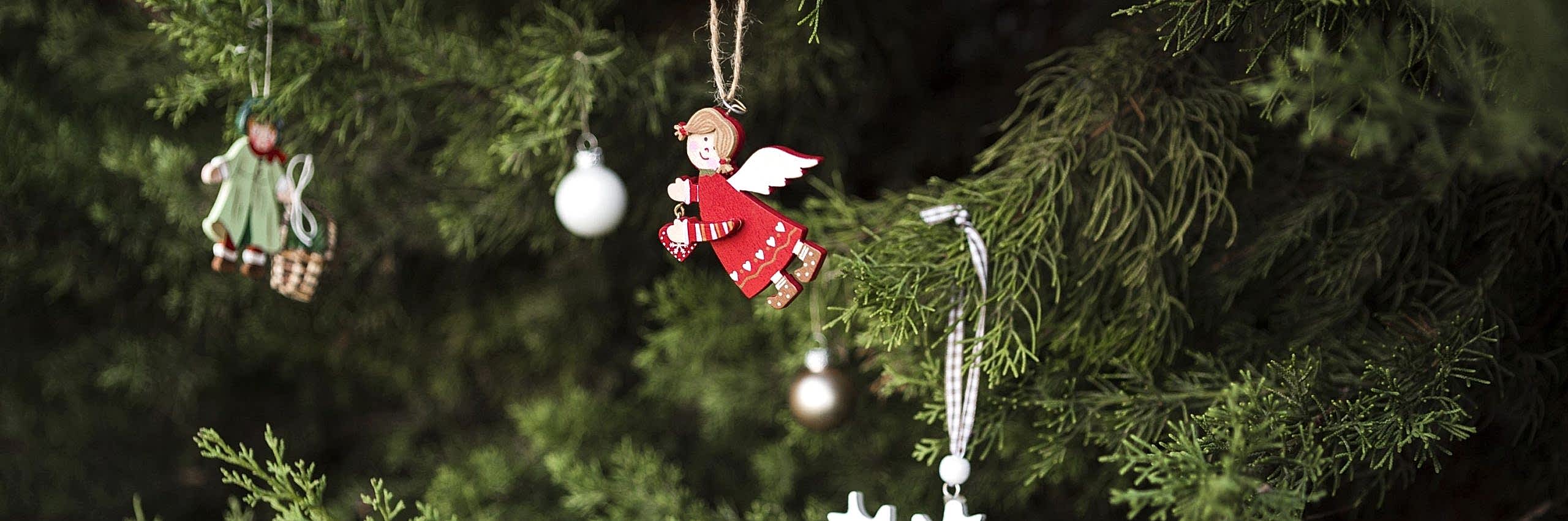 assortment-with-angel-shaped-christmas-tree-decoration